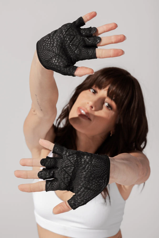 Luxe Mesh Training Gloves - Black Dot - Image 2
