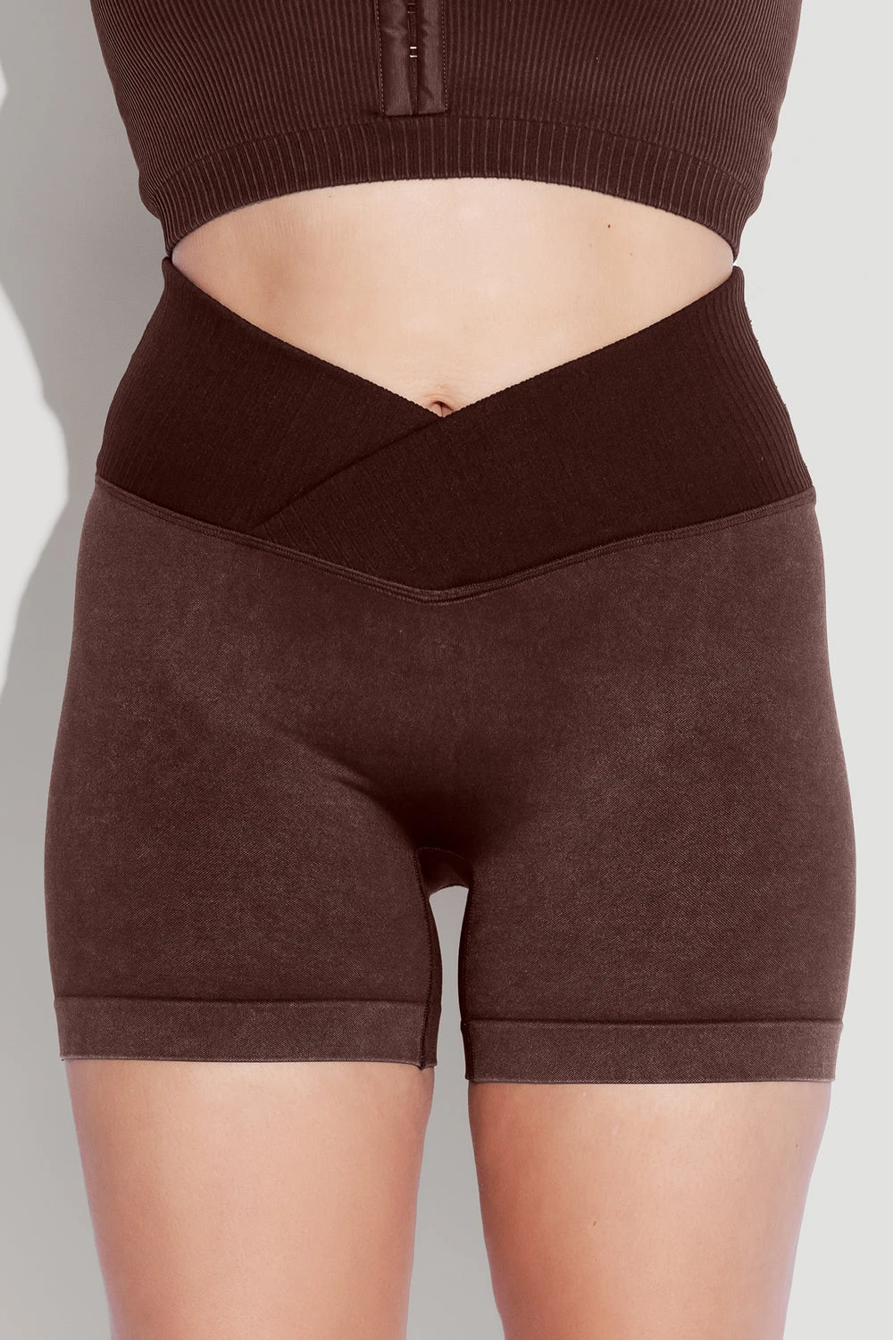 Crisscross HourglassĀ® Seamless Midi Shorts - French Roast - Image 3