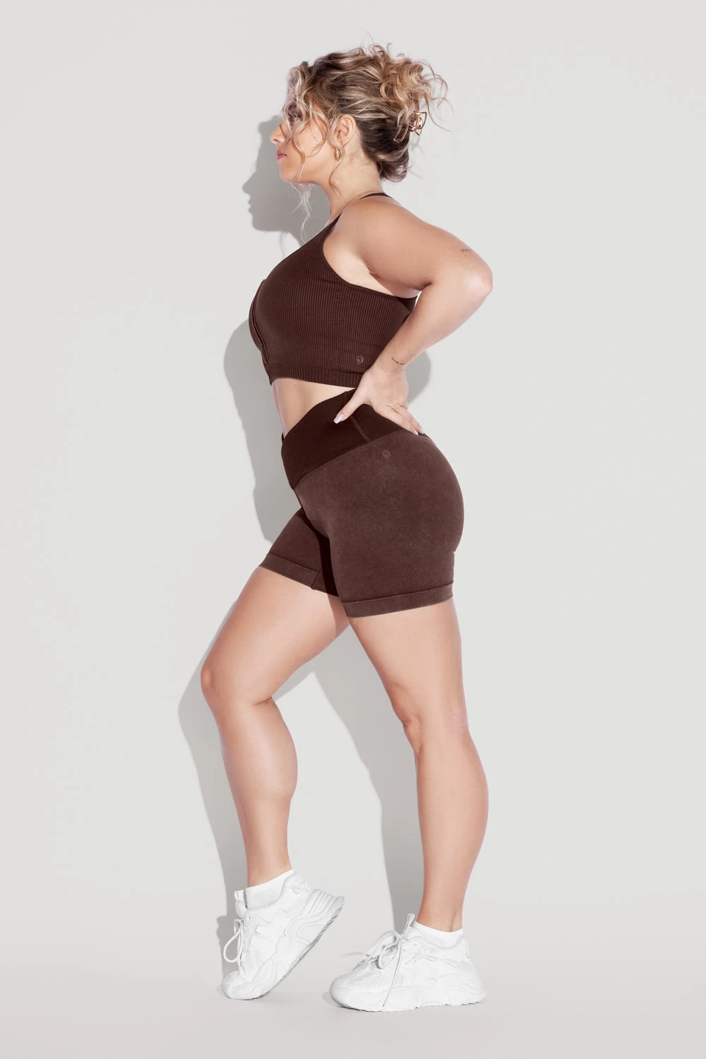 Crisscross HourglassĀ® Seamless Midi Shorts - French Roast - Image 9