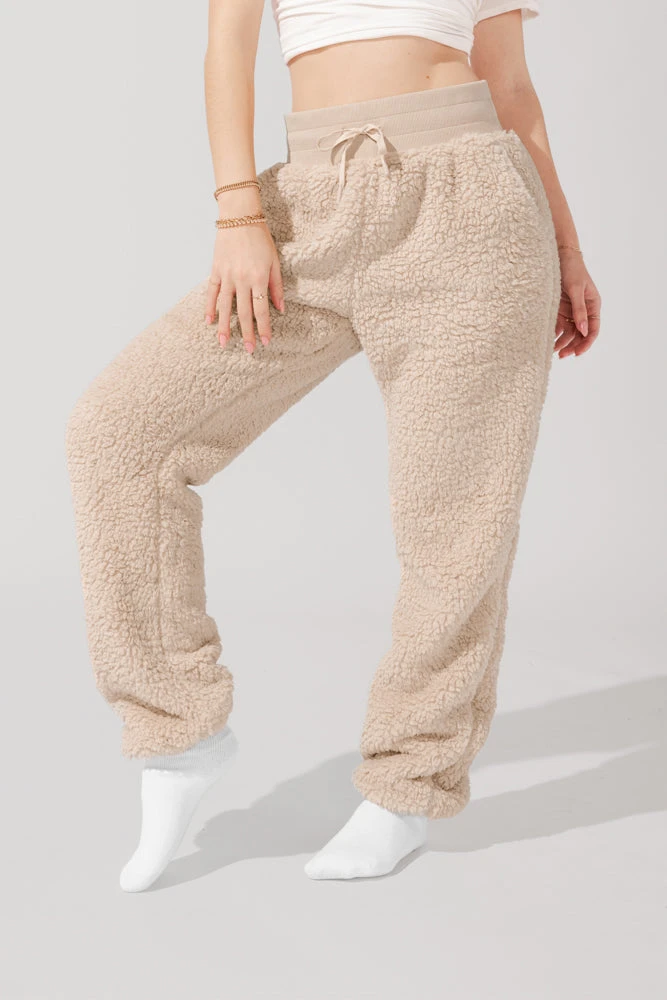 Blanket Pants In Faux Sherpa - Taupe - Image 4