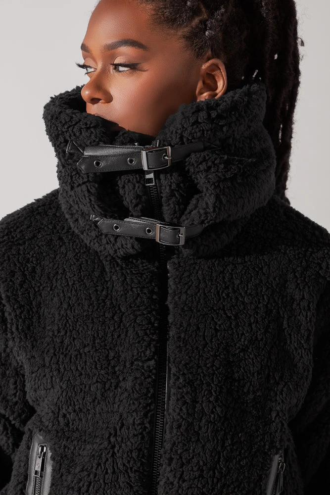 The Kinsley Bomber Jacket In Faux Sherpa - Black - Image 7