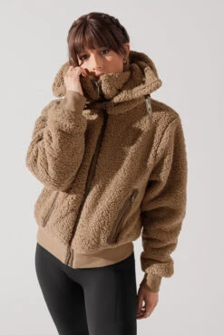 The Kinsley Bomber Jacket In Faux Sherpa - Teddy Bear Brown