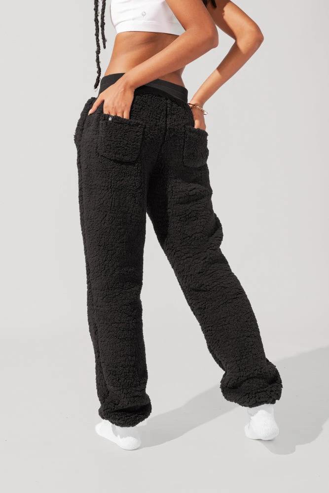 Blanket Pants In Faux Sherpa - Black - Image 6